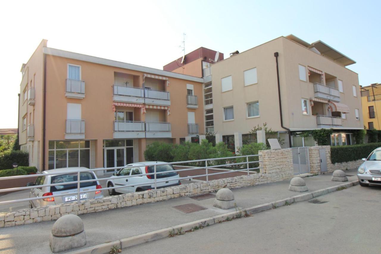 Apartment Vojka In City Center Porec Exterior photo