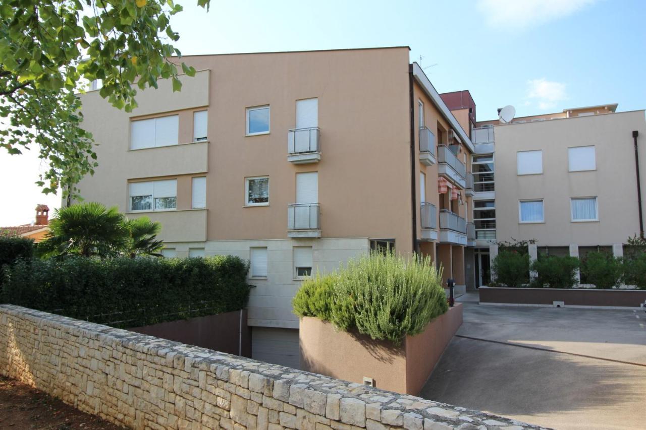 Apartment Vojka In City Center Porec Exterior photo
